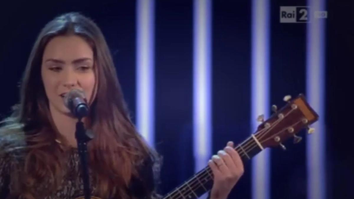 o romanca a cucerit publicul i jura ii la vocea italiei video