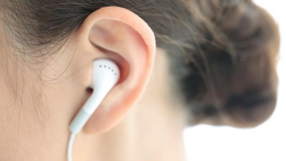 oms_oamenii_ar_trebui_sa_limiteze_ascultatul_muzicii_in_casti_la_numai_o_ora_pe_zi_04397700