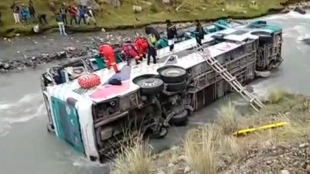 peru_bus_crash_0904_620_415_100_22808300