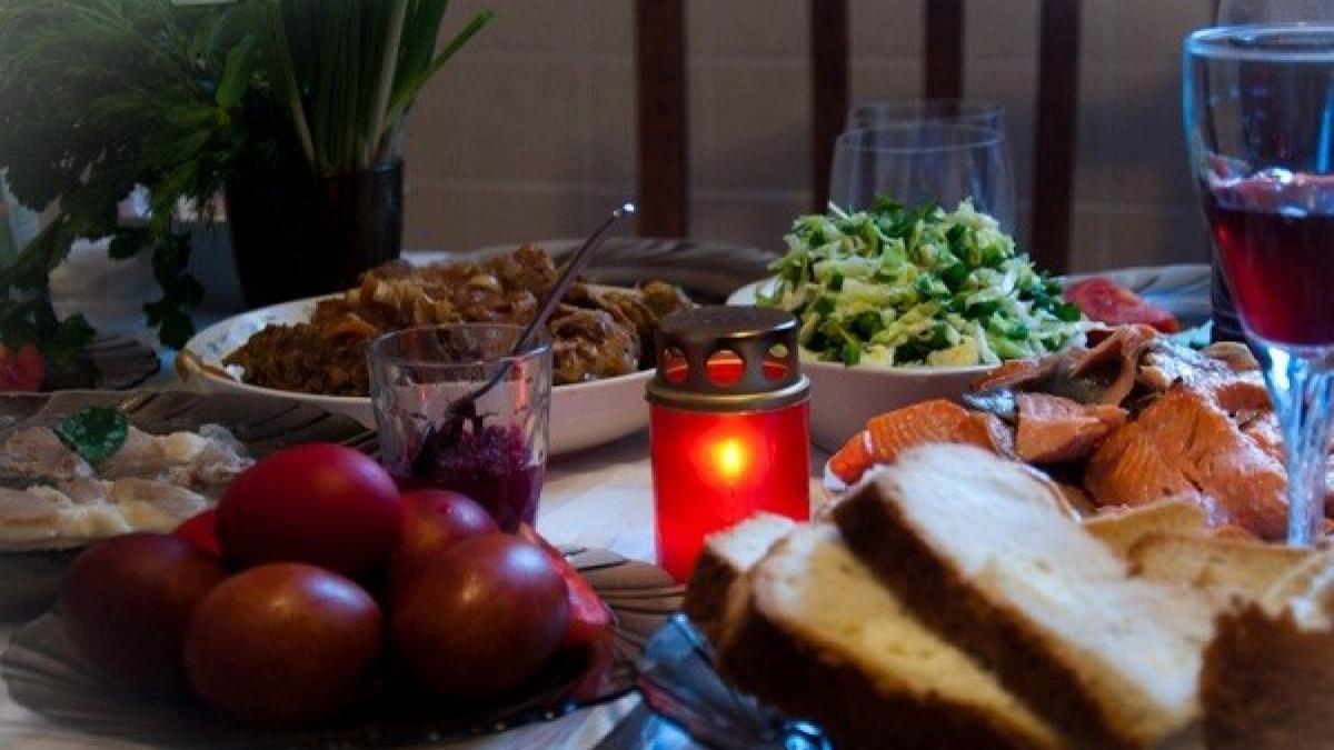 masa_de_paste_goleste_buzunarele_romanilor_14458_1_85538000