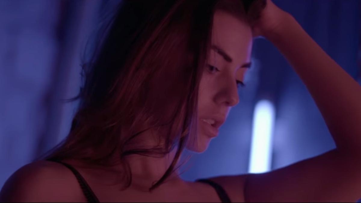 videoclipul carla s dreams eroina in vizorul cna