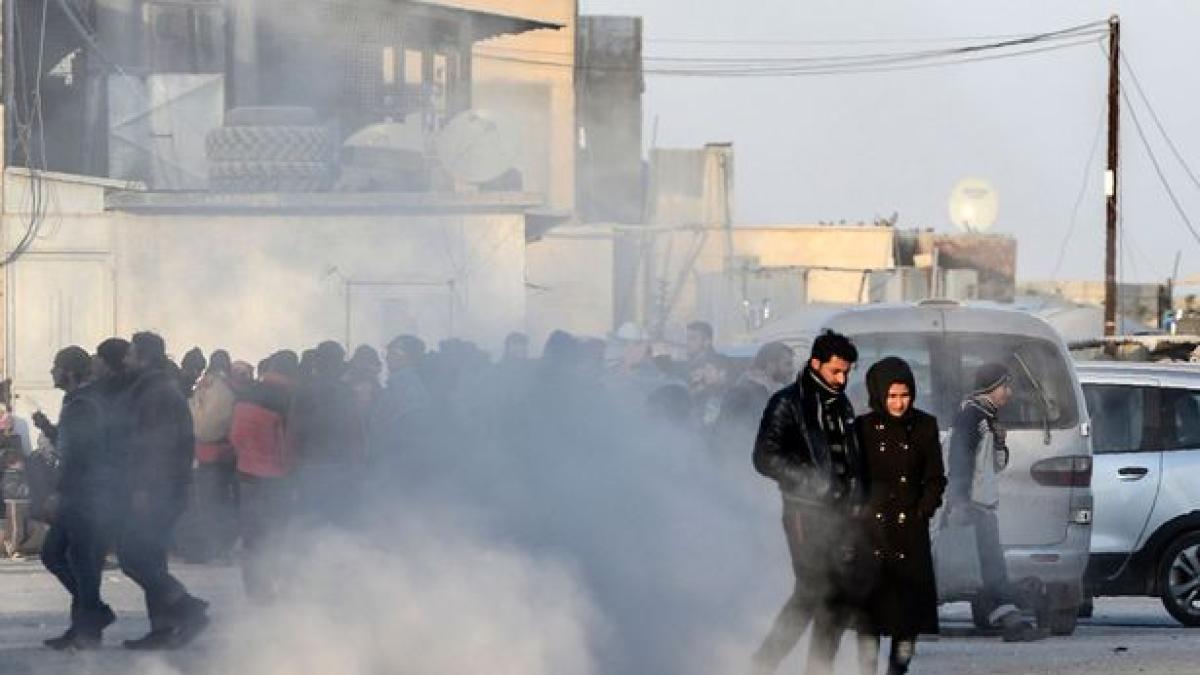 syrians_fleeing_the_northern_embattled_city_of_aleppo_73804400