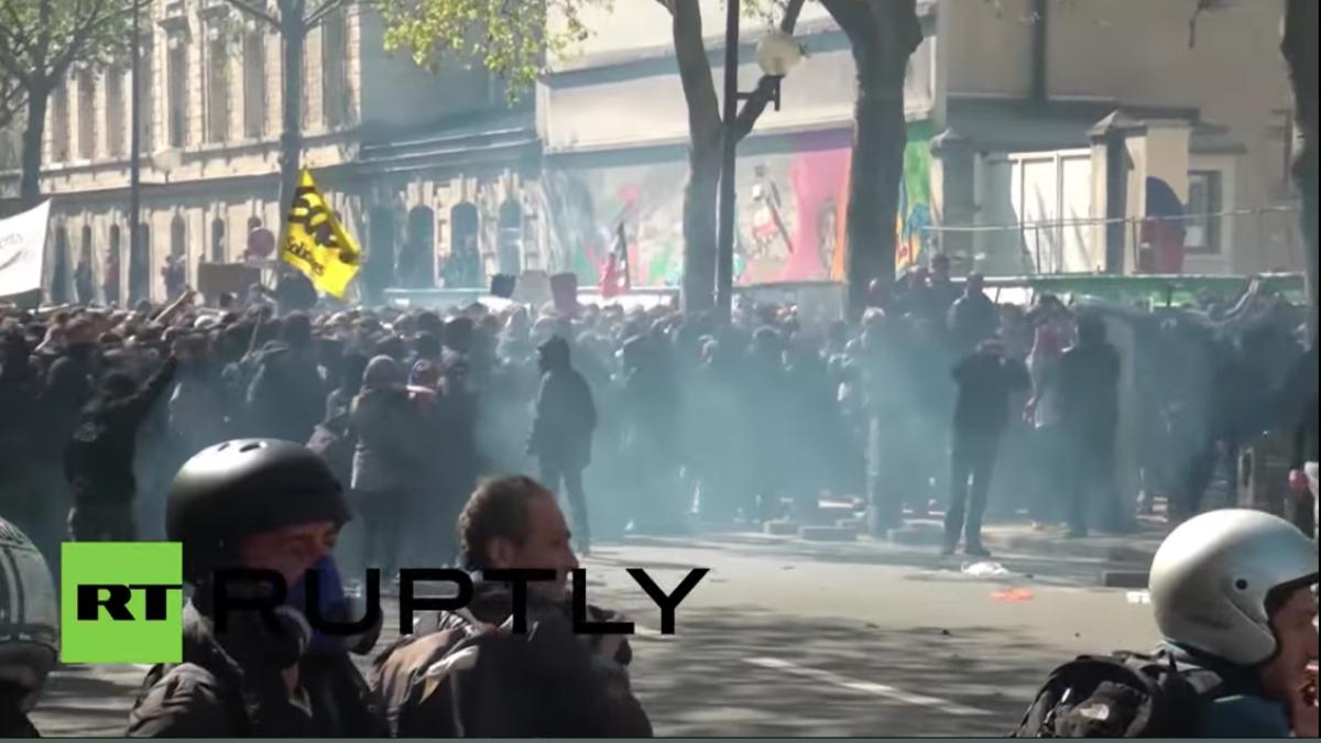proteste violente la paris mii de oameni au ie it in strada