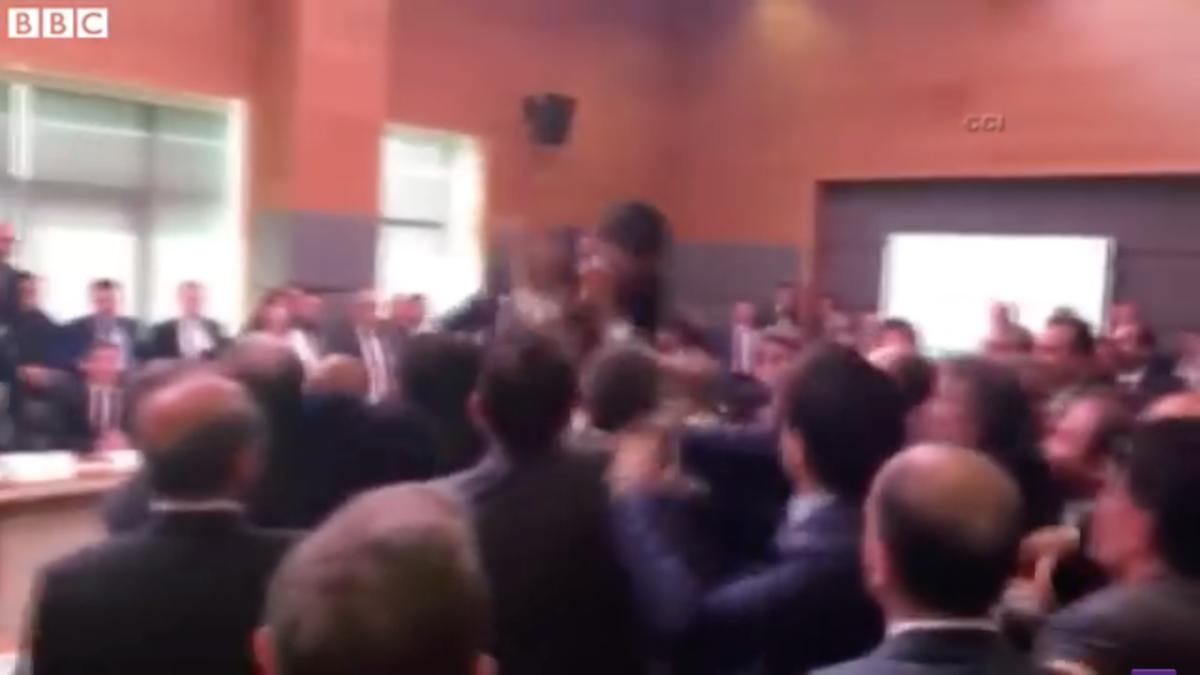 parlamentarii turci s au luat din nou la bataie video