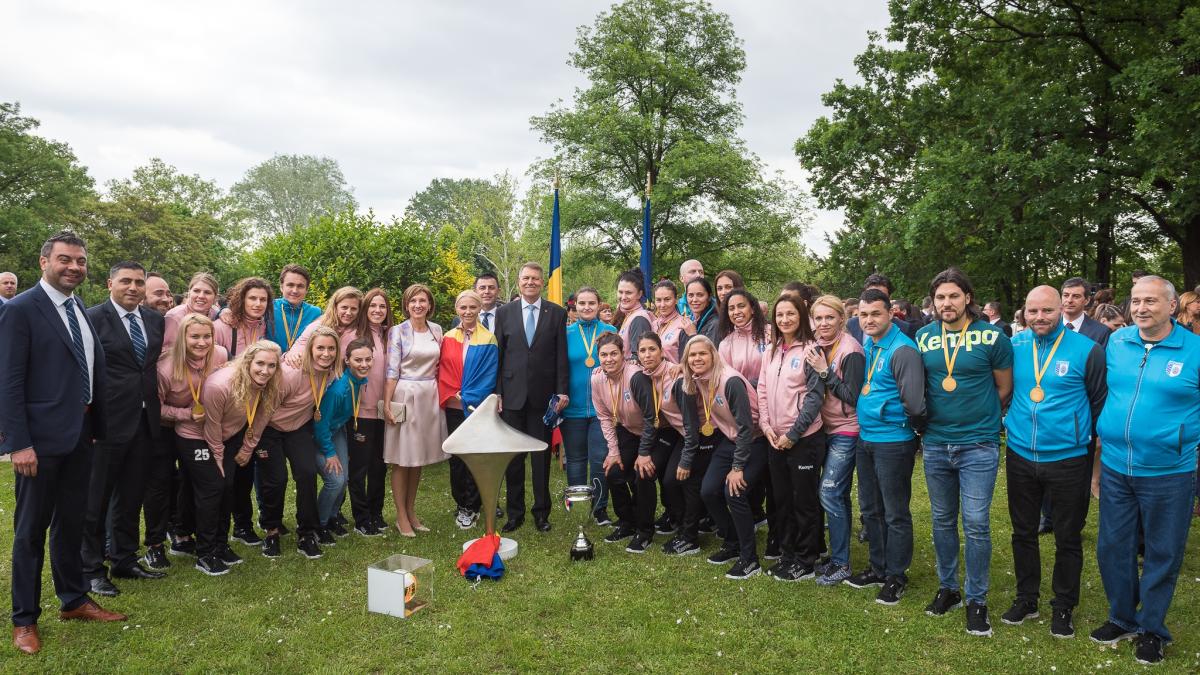 iohannis_handbaliste_27940200