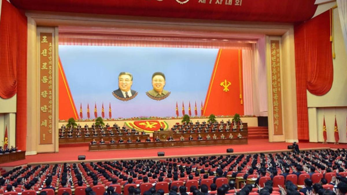 kim_jung_un_leaders_meet_43685600