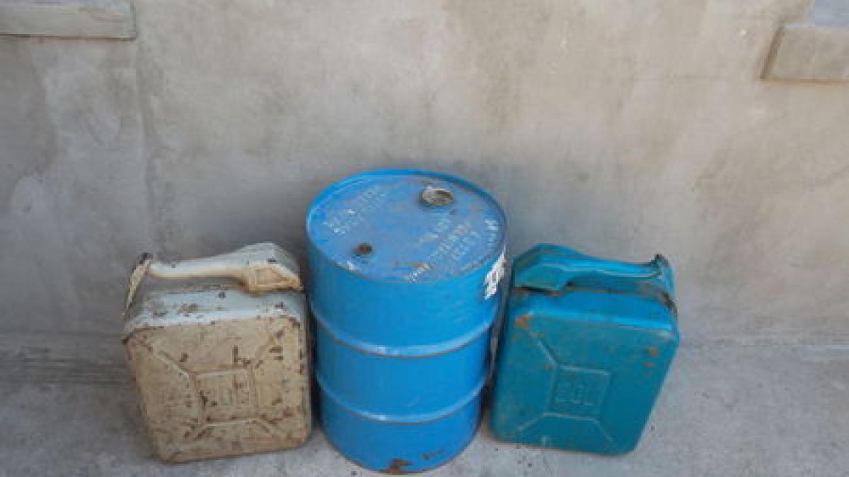 vand_canistre_si_un_butoi_pentru_benzina_si_motori_36964_1_68726200