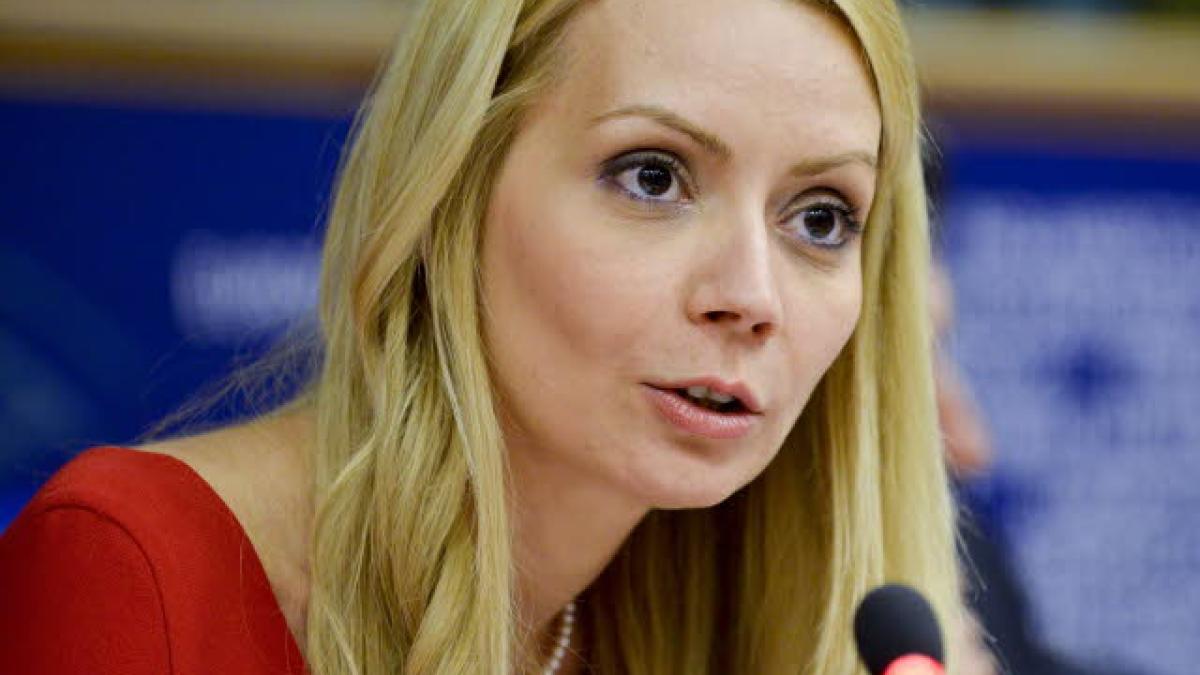 daciana_sarbu_06654100