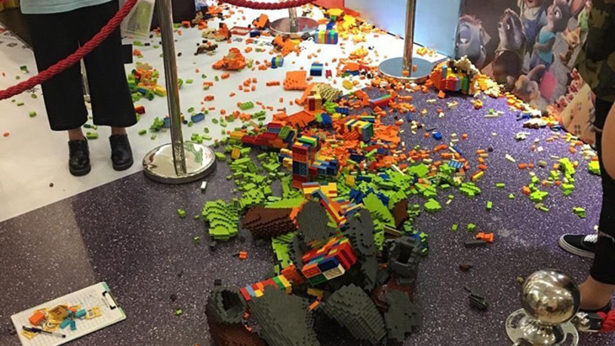 kid_destroys_lego_sculpture_zootopia_zhao_9_14083000