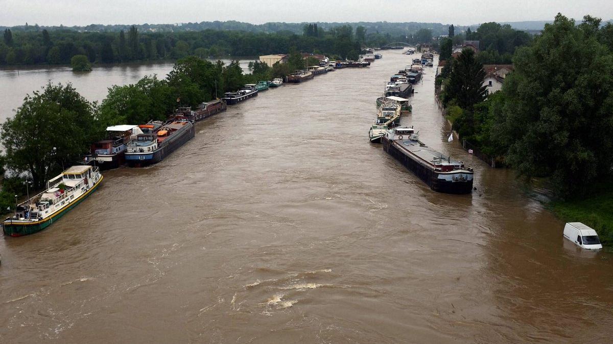 parisul in alerta meteo pregatirile pentru euro 2016 sunt afectate