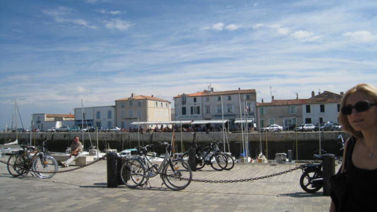 46837_116755795044982_2044688_n_63709500