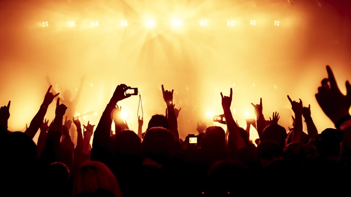 concert_audience_64959500