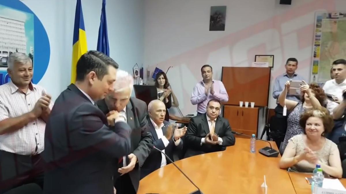 scena hilara cu un consilier jude ean dumitru pelican dezvaluire video