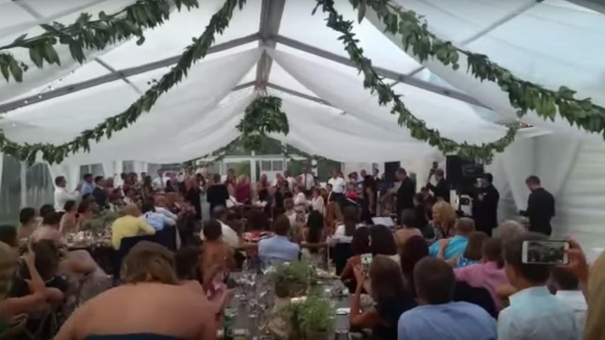 jon bon jovi gest surprinzator pentru invita ii de la o nunta