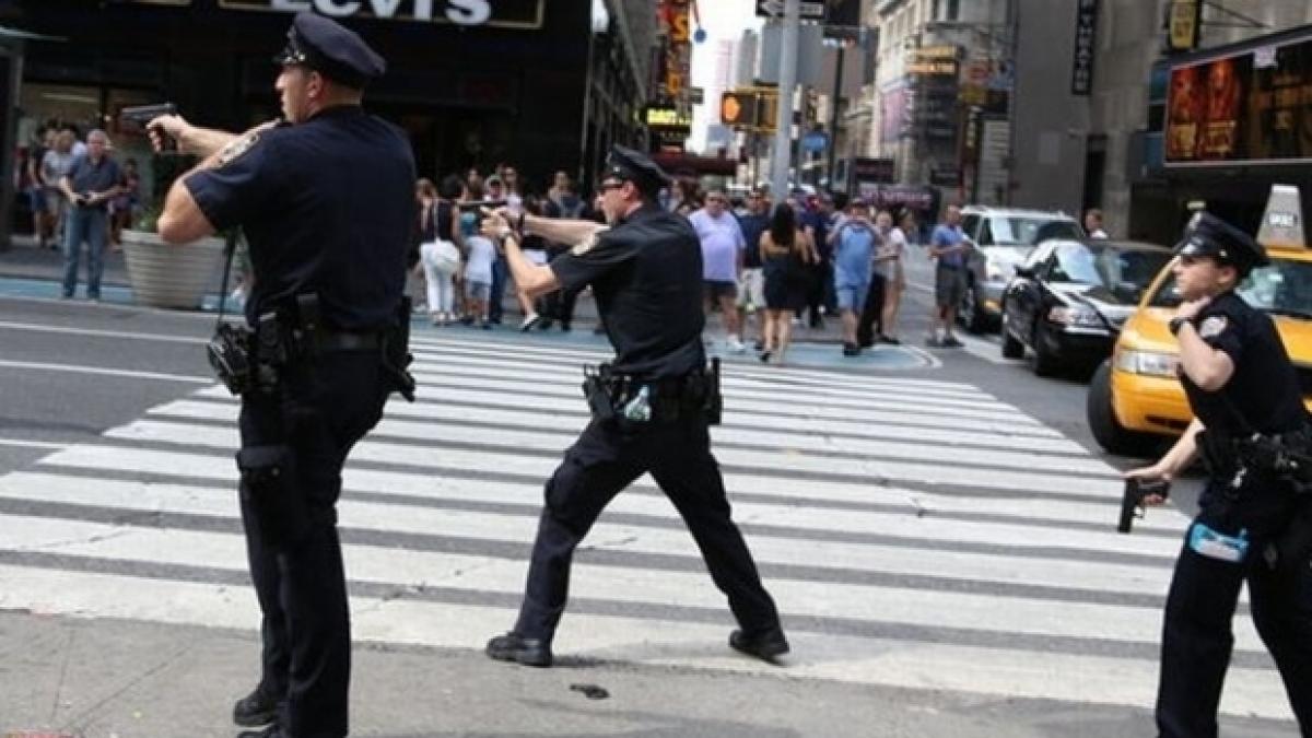 incident_armat_in_new_york_trei_politisti_au_fost_raniti_269492_96471100_97227200