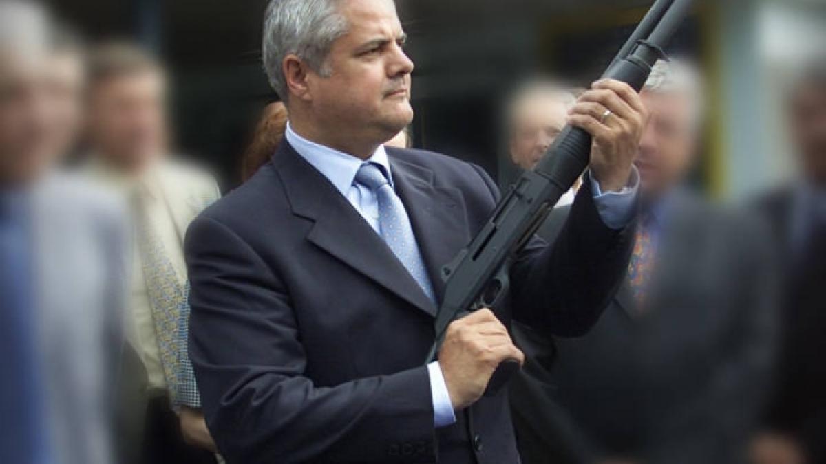 adrian_nastase_pusca_38129500