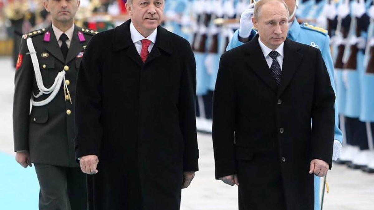 erdogan_hosts_putin_to_tighten_turkey_russia_alliance_1417464905_7472_46493300
