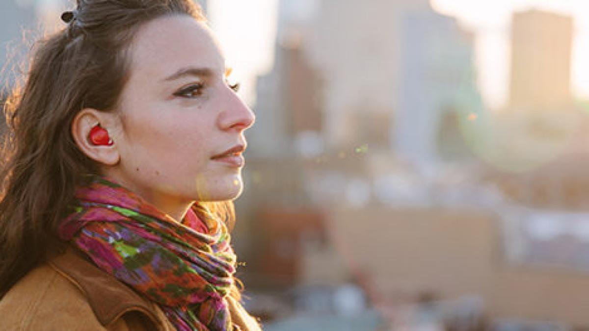 real_time_translator_ear_waverly_labs_2_620x264_29858300