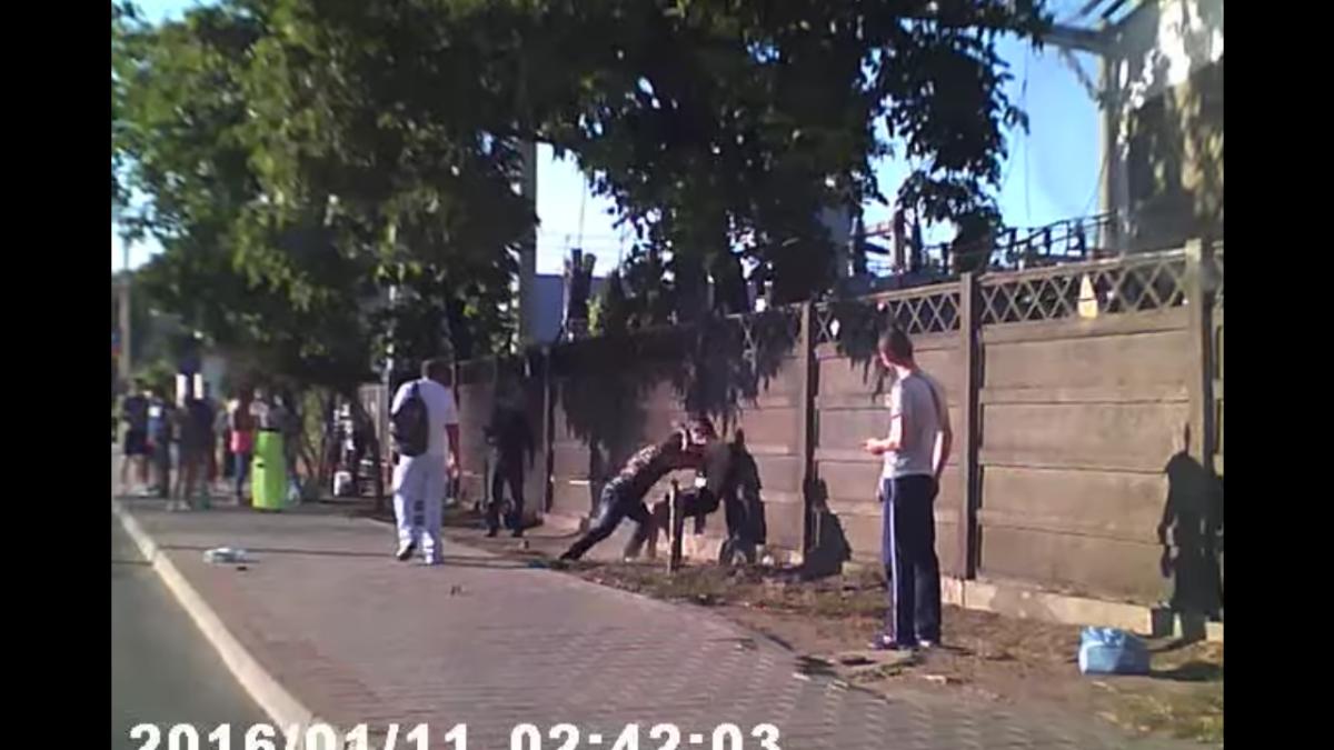 bataie intr o statie de autobuz video