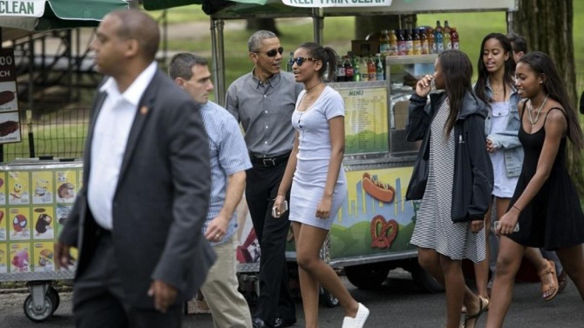 2aa733ef00000578_3166498_obama_sasha_and_malia_were_joined_by_some_of_the_girls_friends_a_a_84_1437239509399_67754300_21698800