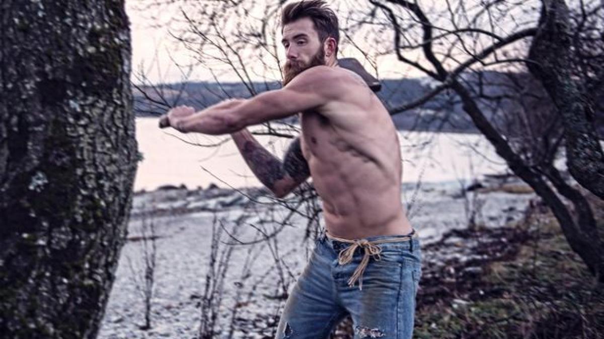 barbat_puternic_77530300