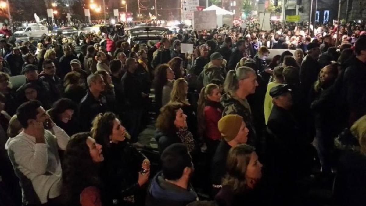 10_000_de_oameni_au_iesit_in_strada_traficul_este_restrictionat_protestatarii_cer_capetele_lui_ponta_oprea_si_piedone_332560_1_58363200