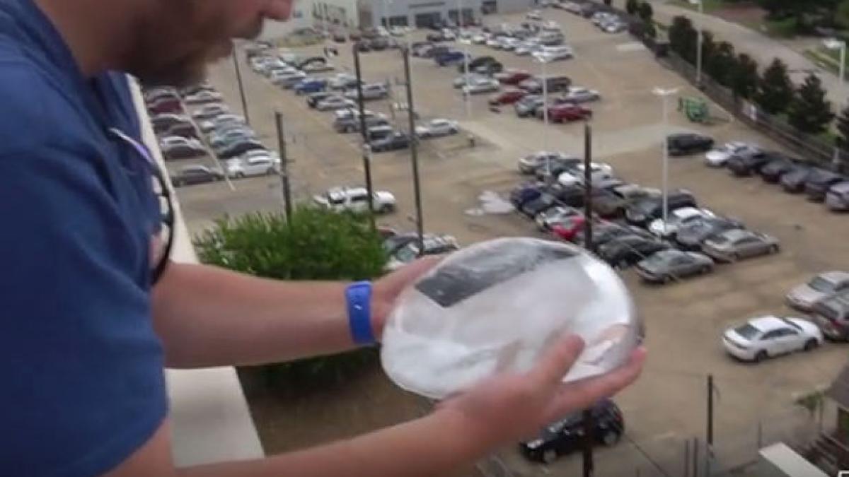 ce se intampla dupa ce un telefon congelat este aruncat de la 30 de metri