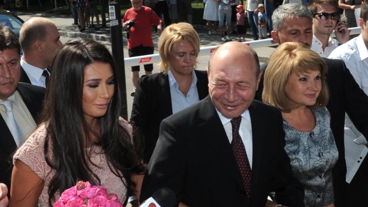 semn rau la nunta elenei basescu divor ul anului video
