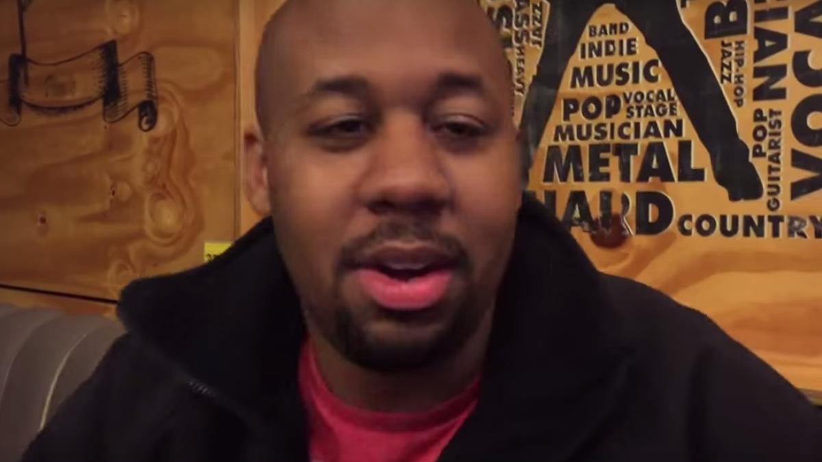 un artist din sua le da pest nas turi tilor care au spus ca romanii put