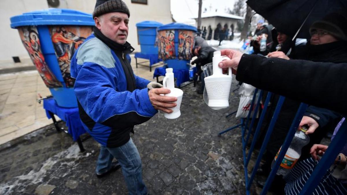 apa_sfintita_67885600