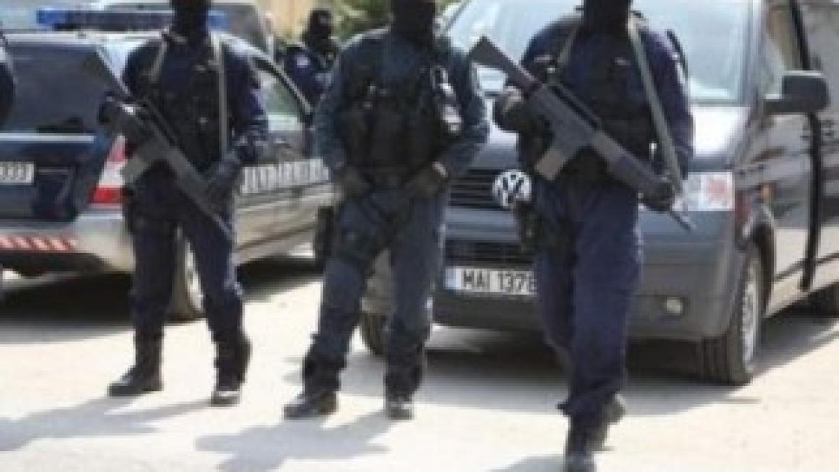 perchezitii-in-tulcea-si-constanta-12-politisti-suspectati-ca-ar-fi-incurajat-o-grupare-infractionala