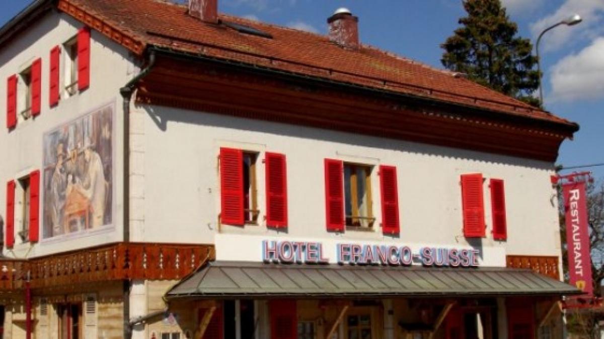 hotelul_unic_in_lume_dormitorul_e_in_elvetia_si_baia_se_afla_in_franta_405836_30826800