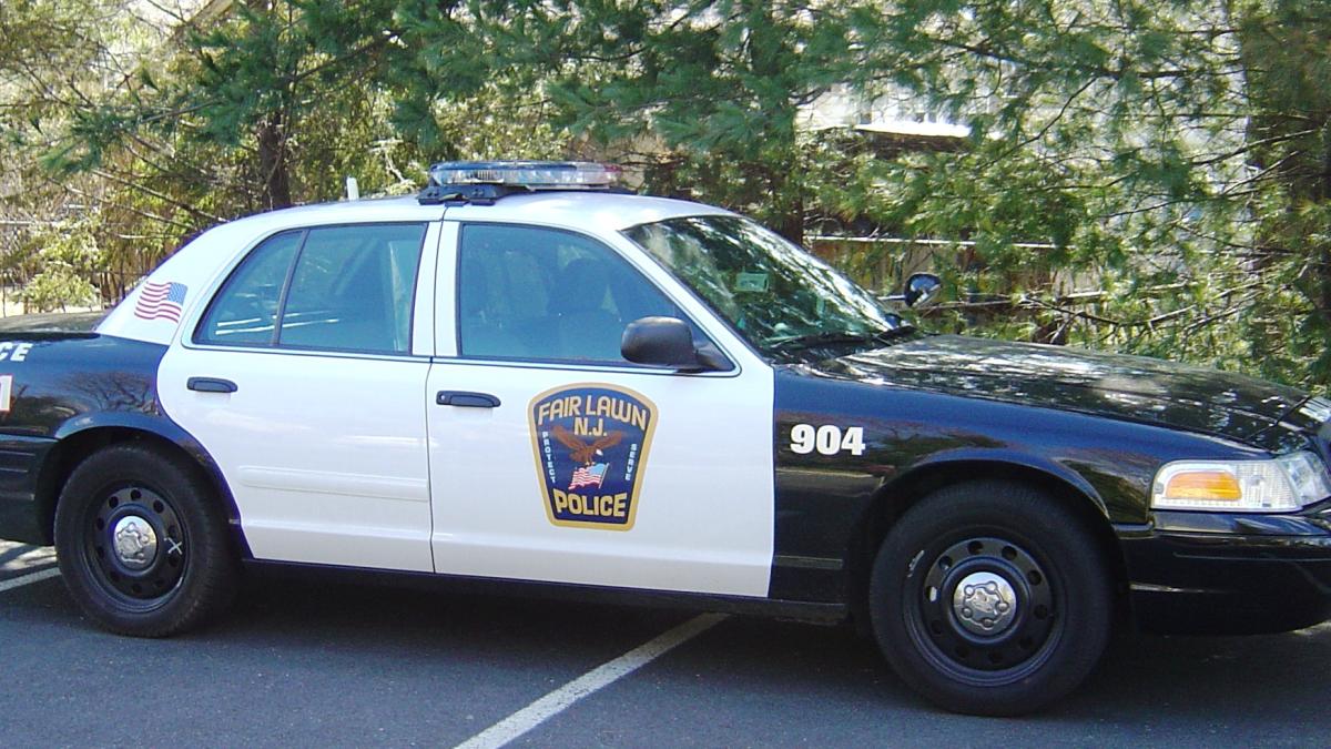 60_police_car2006_21478600