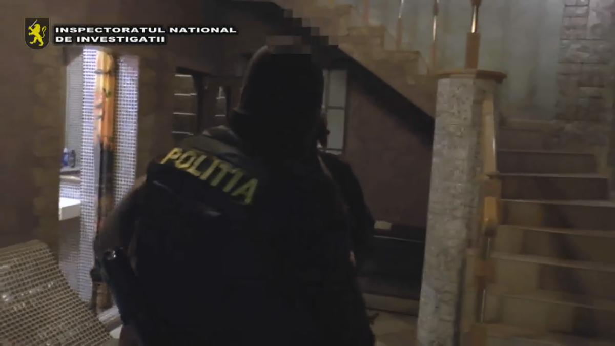 masca ii au luat cu asalt sauna video incredibil