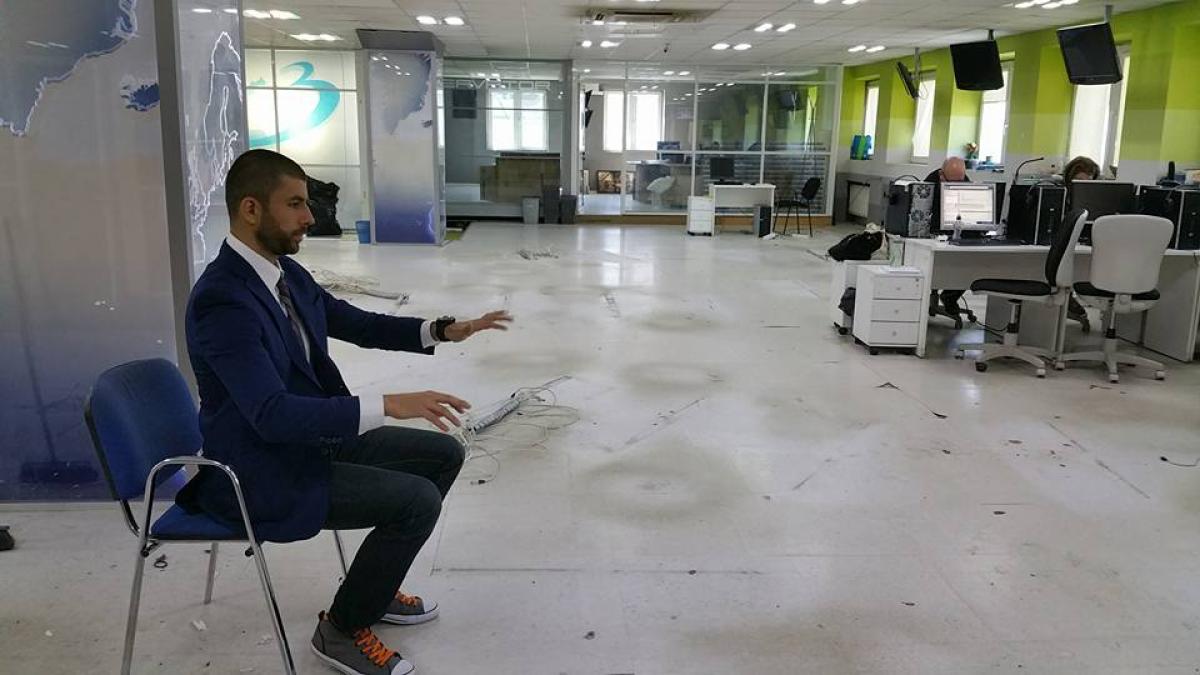 adrian_maniutiu_88760400