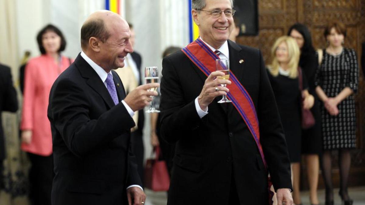 traian_basescu_mark_gitenstein_09167400