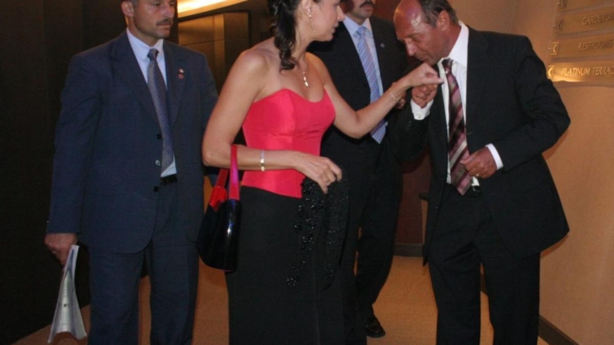 traian basescu i corina dragotescu moment ne tiut basescu e in stare de orice