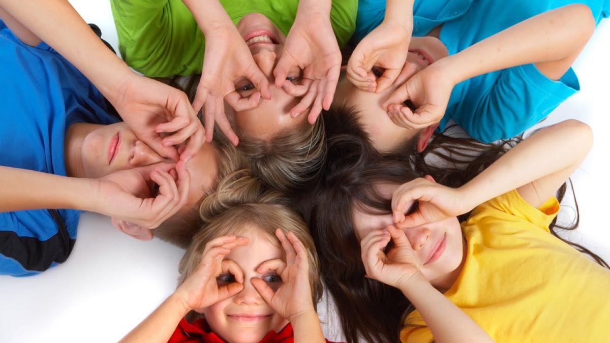 copii_in_grup_joaca_24026200