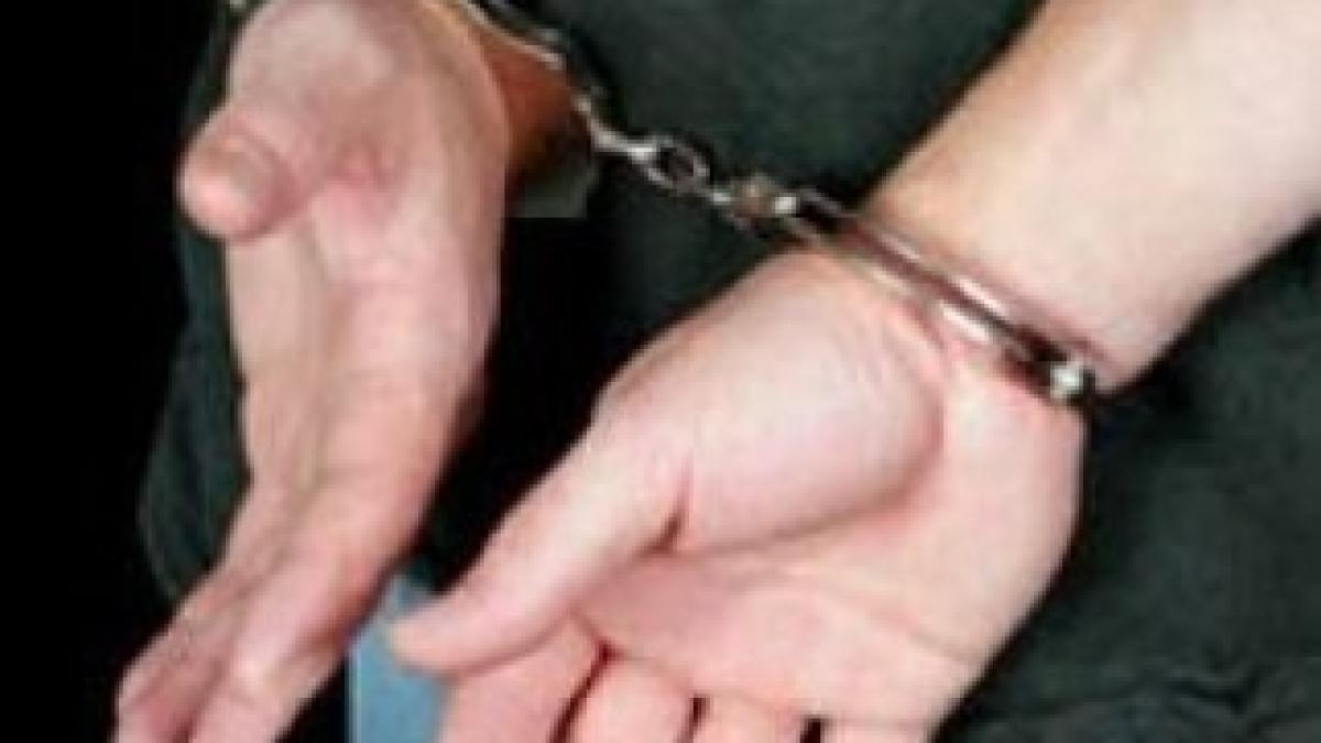 un-barbat-s-a-aruncat-in-casa-liftului-de-la-Parchetul-General