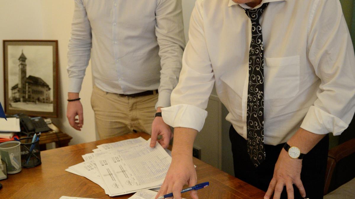 primarul_dan_tudorache_verifica_semnaturile_75512200