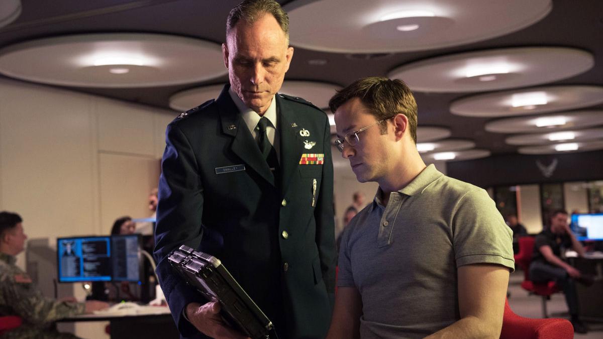 brody_oliver_stone_snowden_1200_71681800