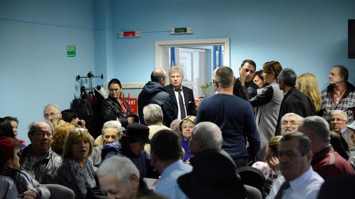 filenameprc-2a0prc-3dfototudorache_si_locuitorii_din_pajura_pe_tema__inlocuirii_lifilenameprc-2a1prc-3dfturilor_2_45317700