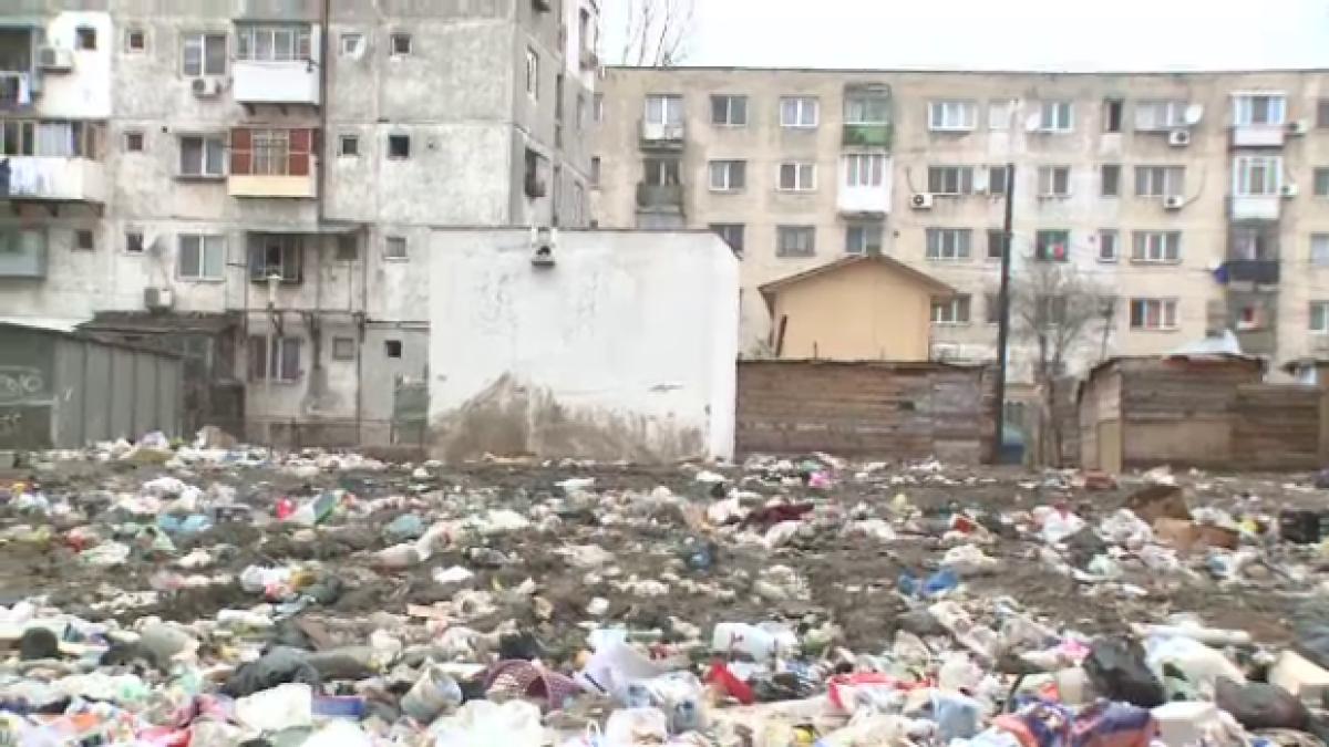 gunoi_la_bloc_14786700