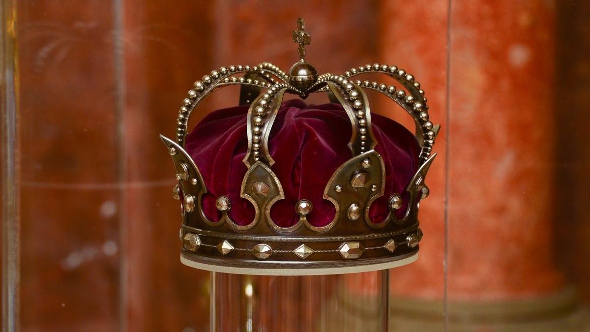 coroana_regala_62433400