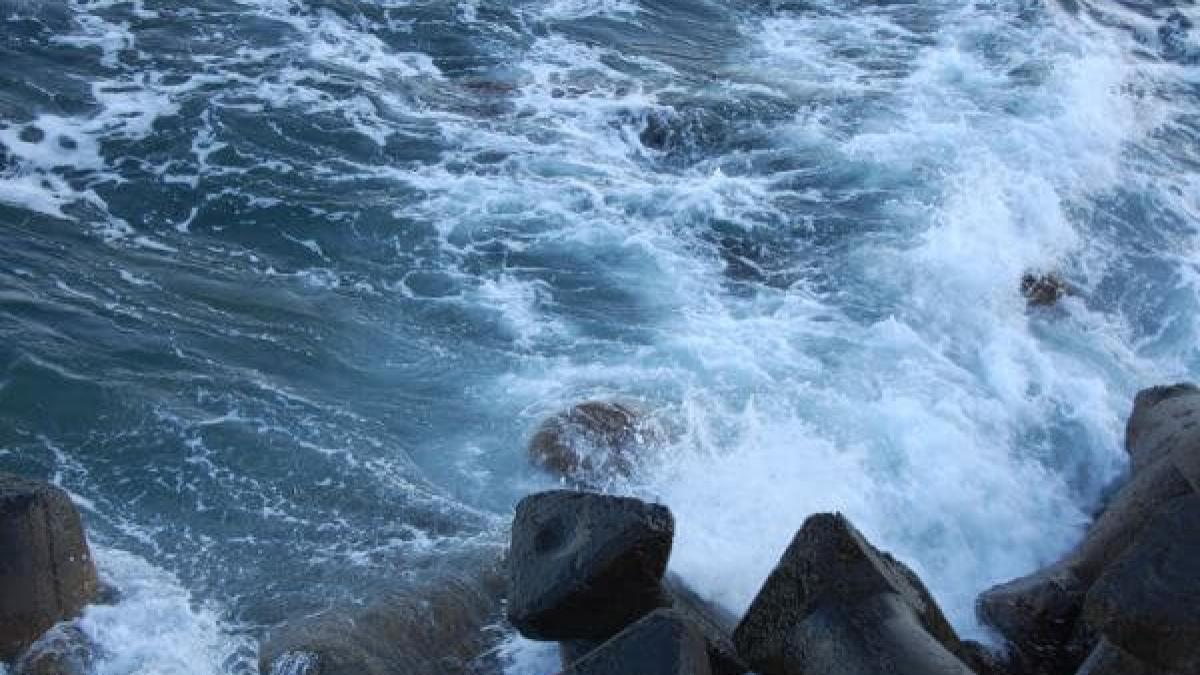 valuri_marea_neagra_dcnews_37042700