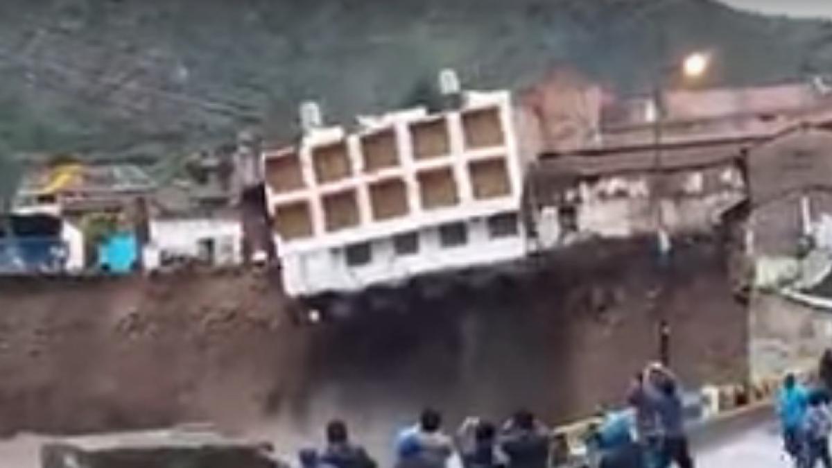 video un hotel s a prabu it in apele unui rau