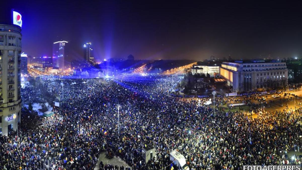 clipul care da fiori unui membru cna dupa protestul de la pia a victoriei