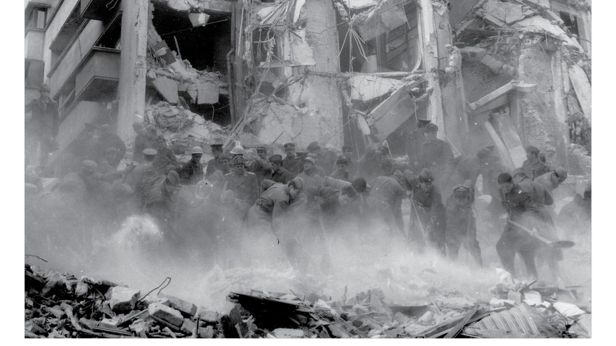 afis_marturii_fotografice_ale_cutremurului_din_4_martie_1977_44345700