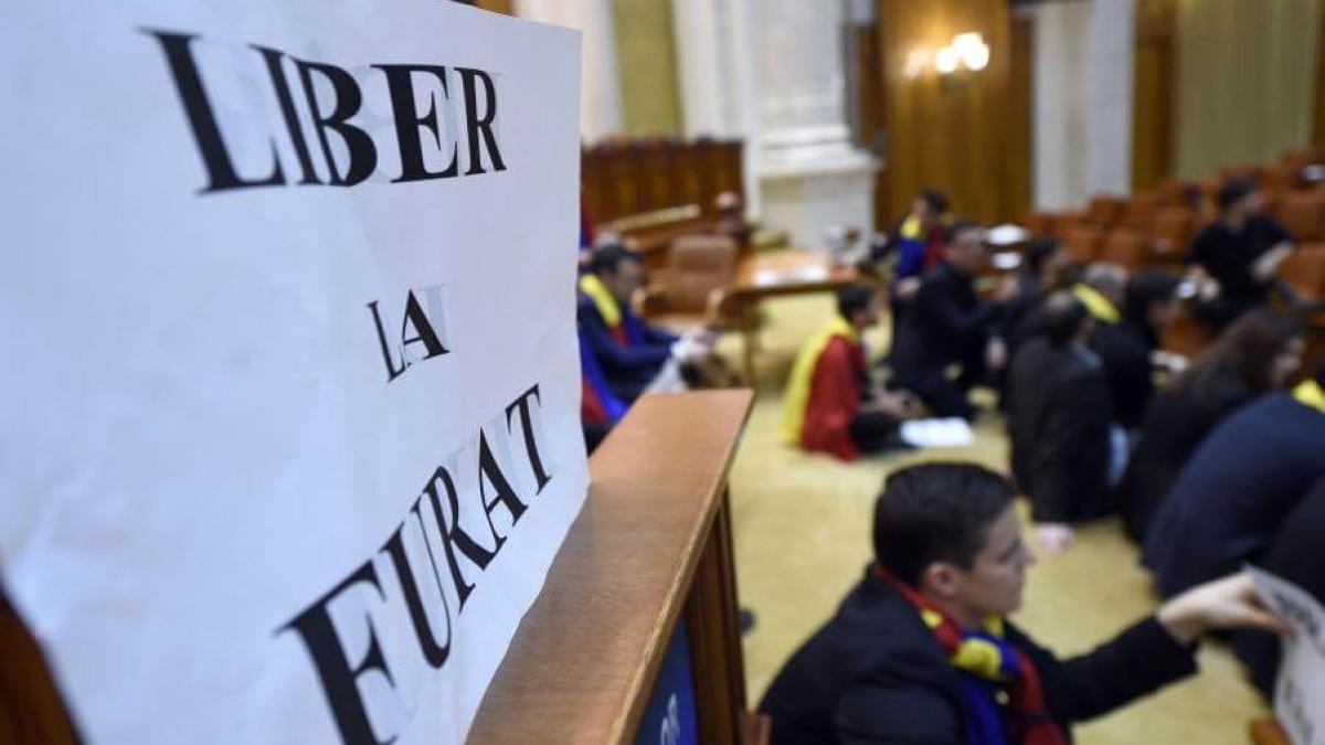 usr_protest_parlament_79062100