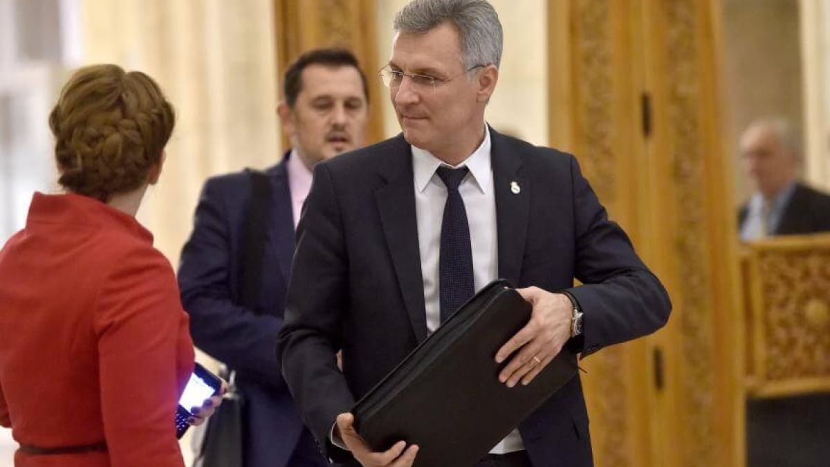 daniel_zamfir__dcnews_43883300